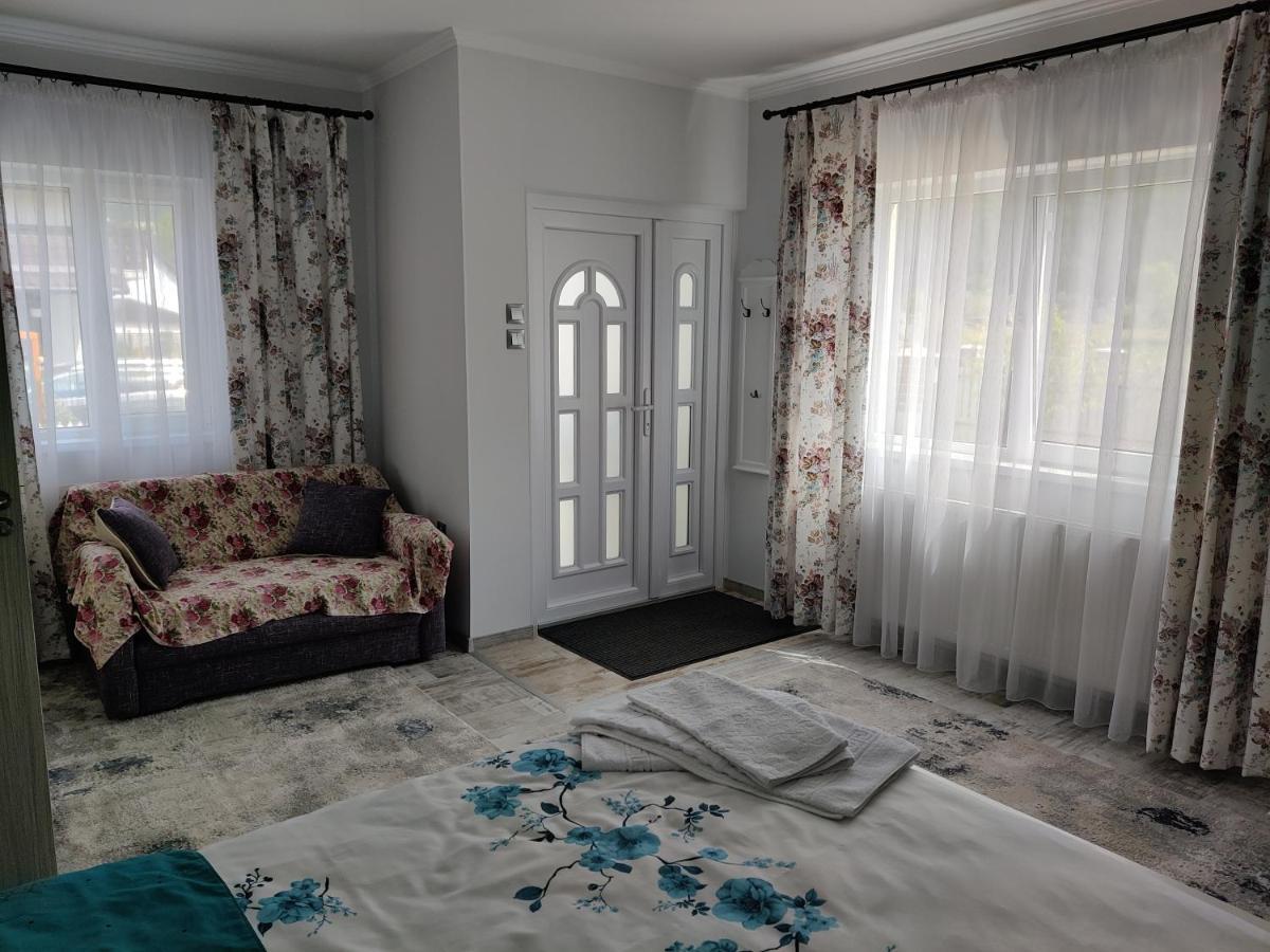 Vizuina Lupului Hotel กูรา ฮูมอรูลุย ภายนอก รูปภาพ